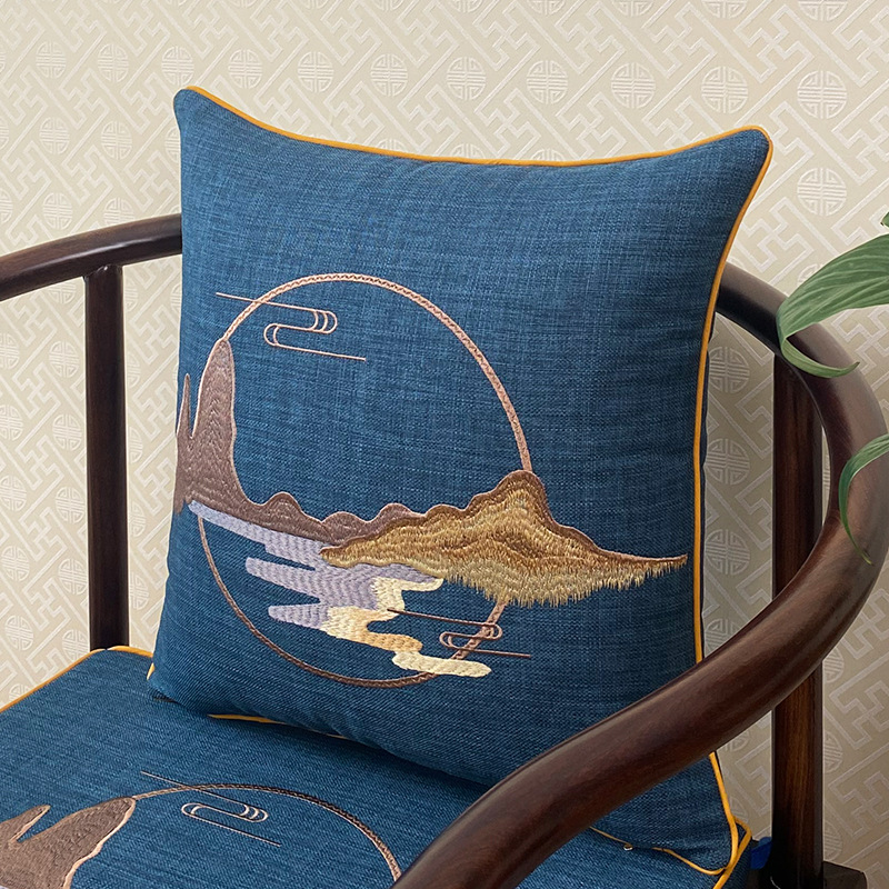 ソファクッション 伝統刺繍入り和モダンクッション