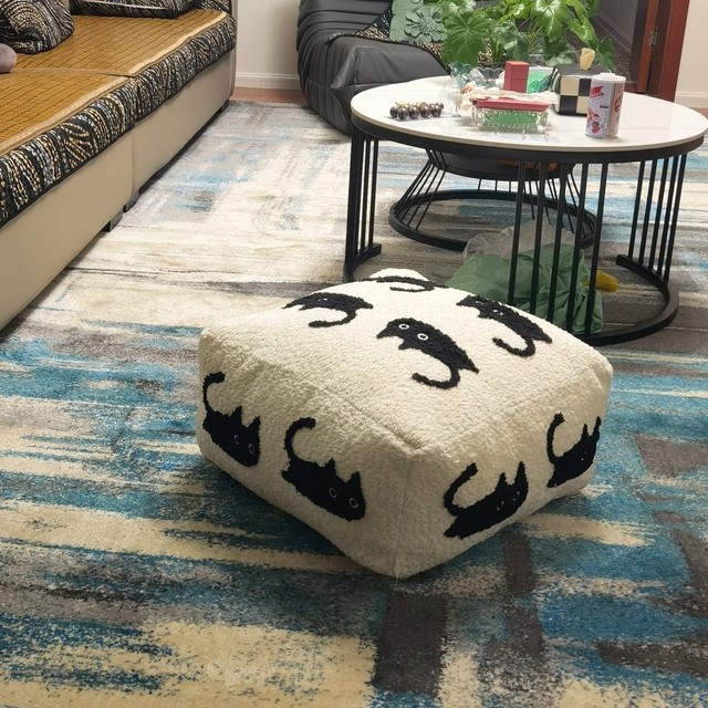 ソファクッション おすまし黒猫柄フロアクッション