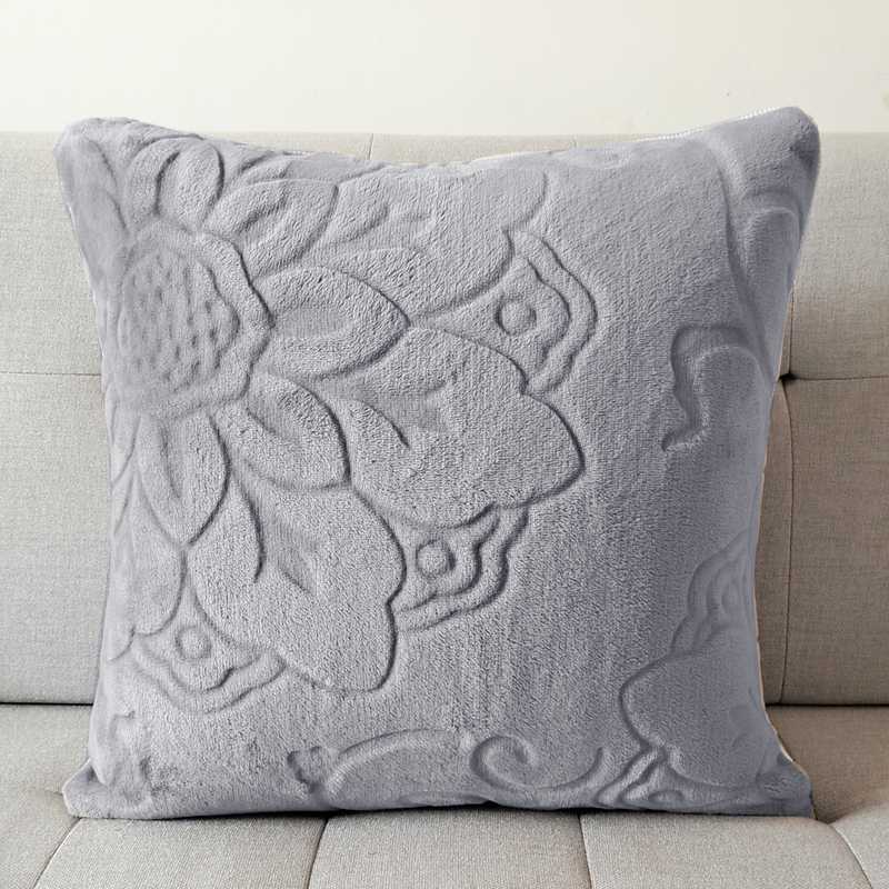 高級感漂う花柄刺繍入りソファクッション