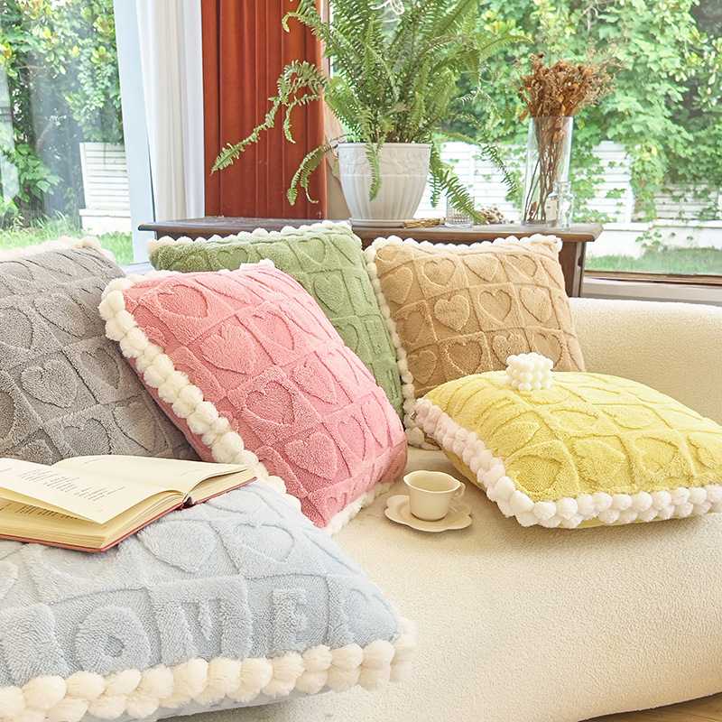 ソファクッション ポンポン付きハートパターンフランネルクッション