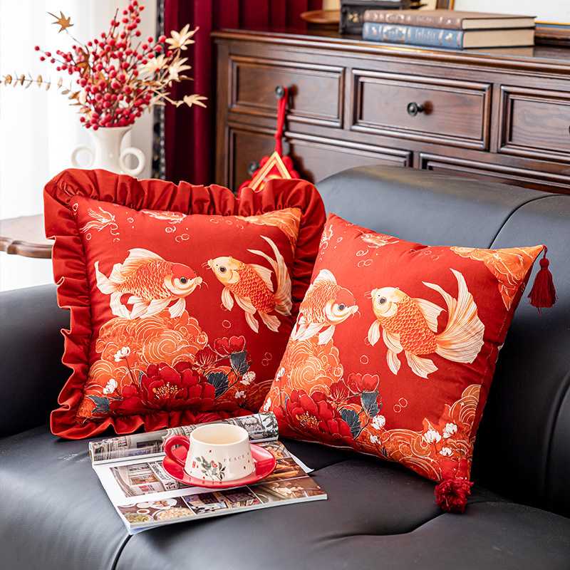 金魚舞う華やか和柄フリルソファクッション