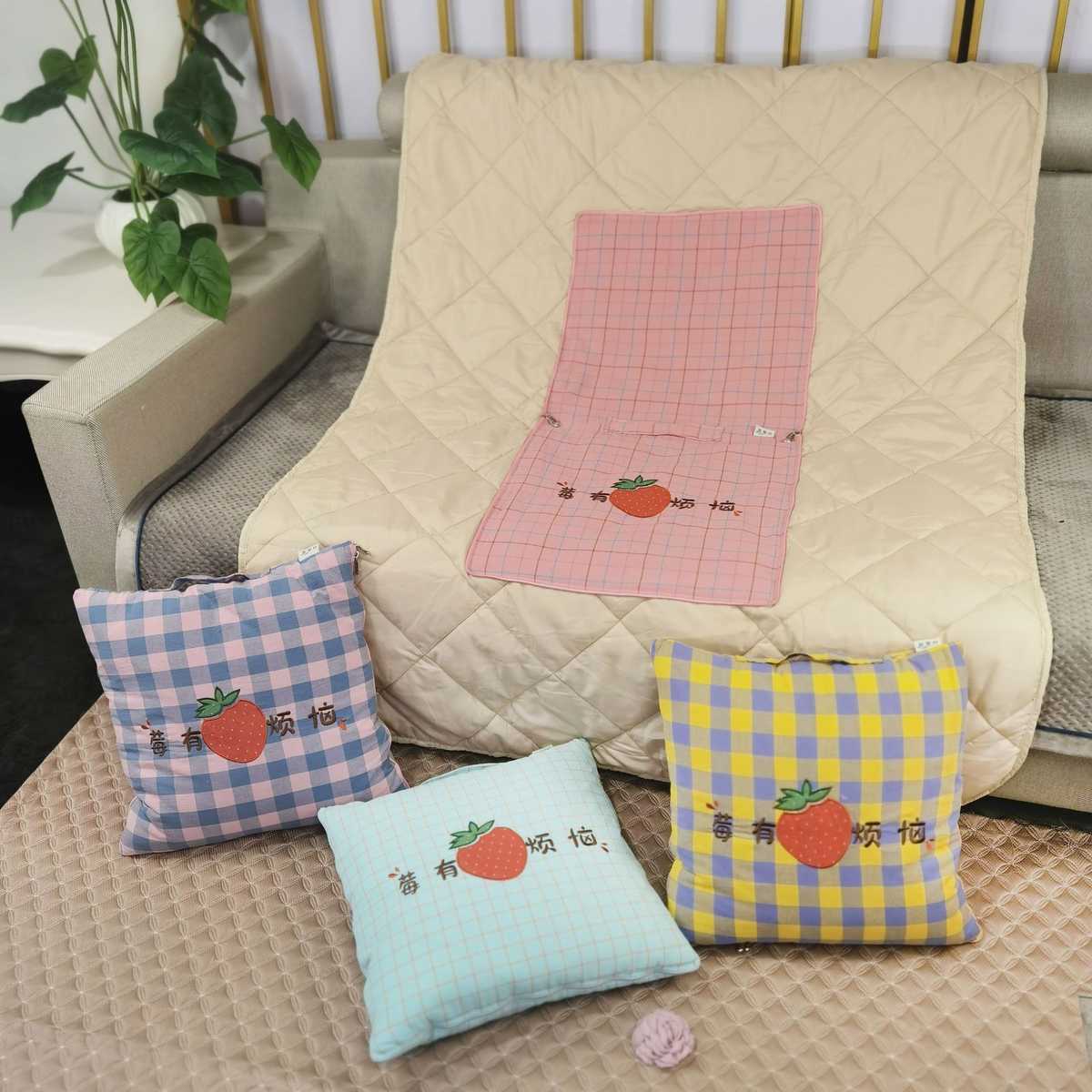 ソファクッション いちごチェックフランネルクッション