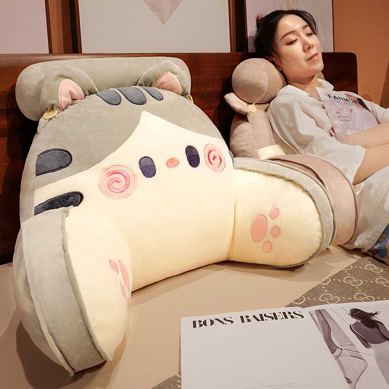 ソファの肘掛けにも使えるクッションおすすめ5選