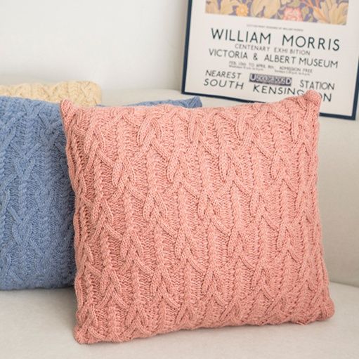ソファクッション 立体ケーブル編みニット素材のソファクッション