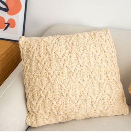 ソファクッション 立体ケーブル編みニット素材のソファクッション