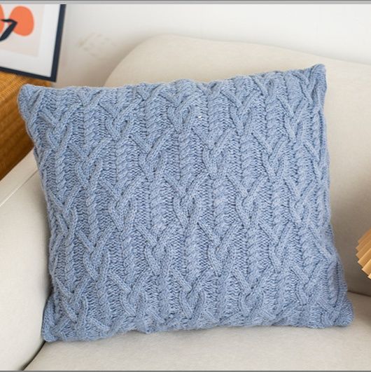ソファクッション 立体ケーブル編みニット素材のソファクッション