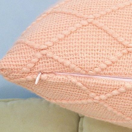 ソファクッション 菱形キルティングステッチ仕立てのソファクッション