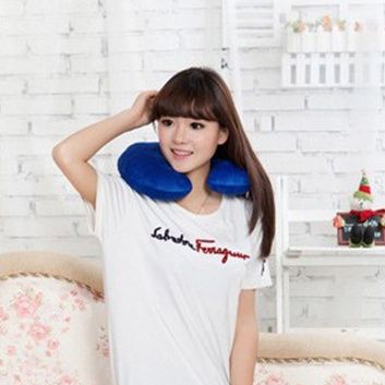 ソファクッション ゆったり首を支える三次元雲朵型首クッション