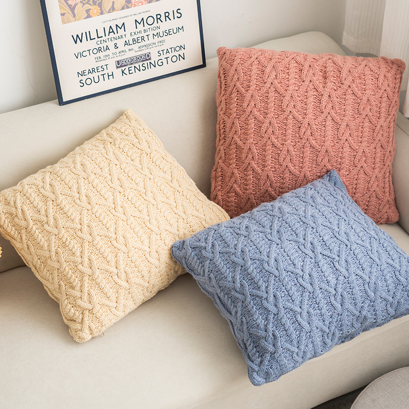 ソファクッション 立体ケーブル編みニット素材のソファクッション