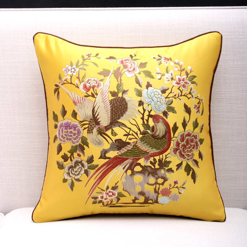 ソファクッション 鳥と花刺繍の優美なクッション