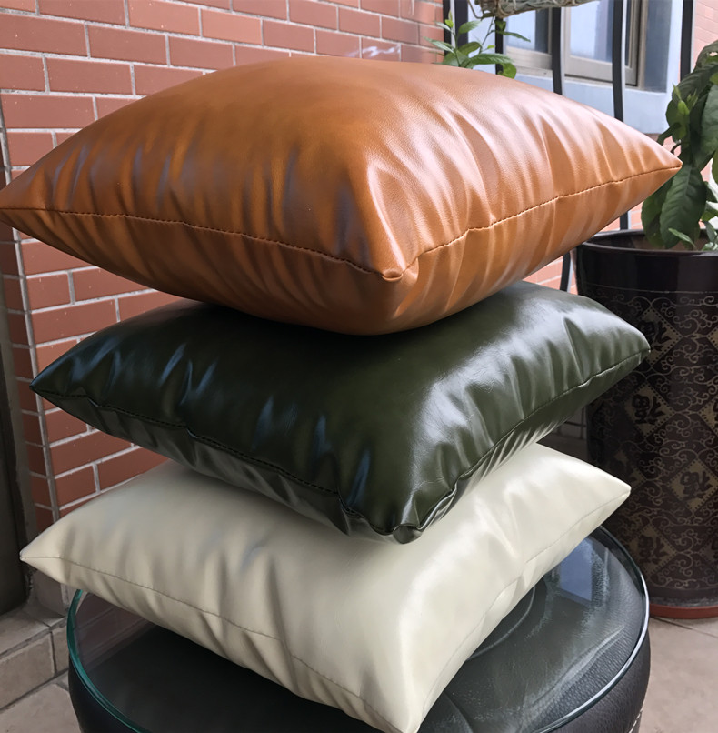 光沢レザーの高級ソファクッション