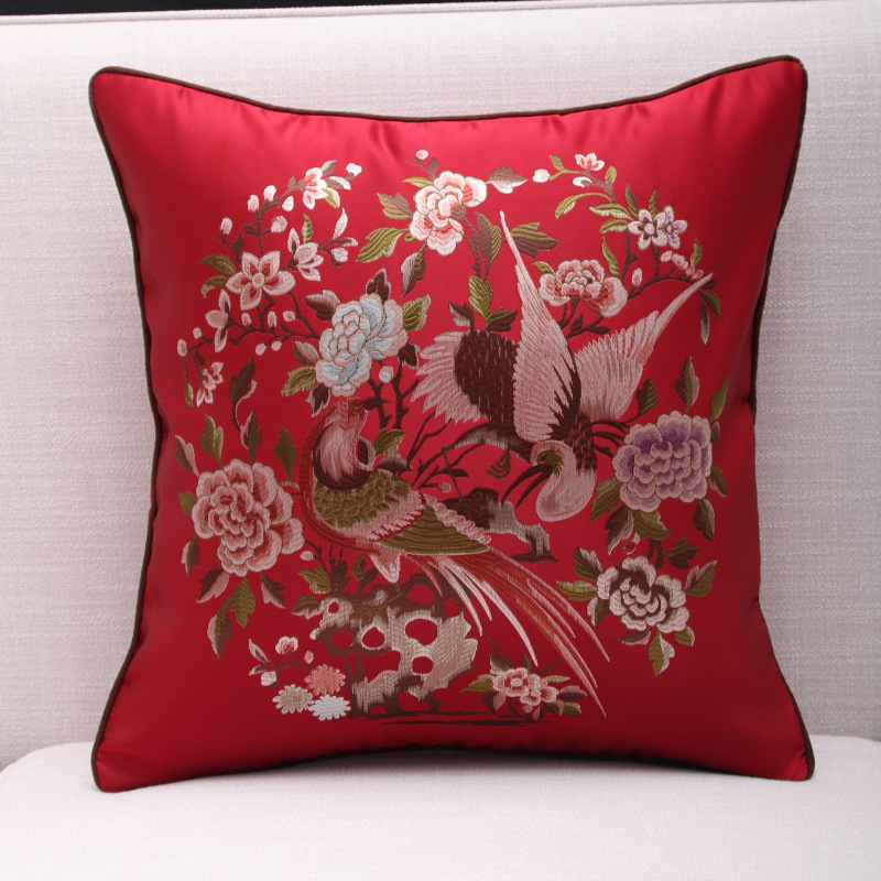ソファクッション 鳥と花刺繍の優美なクッション