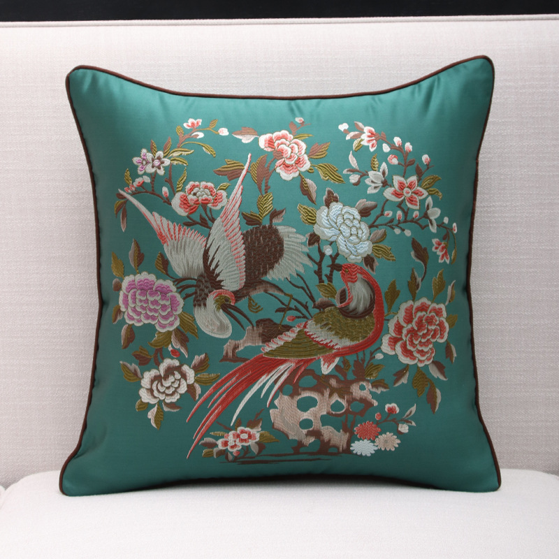ソファクッション 鳥と花刺繍の優美なクッション