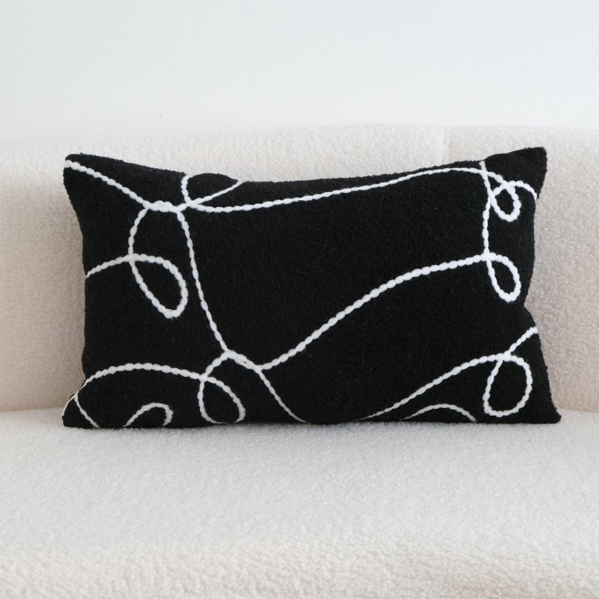 ソファクッション 曲線刺繍アートクッション