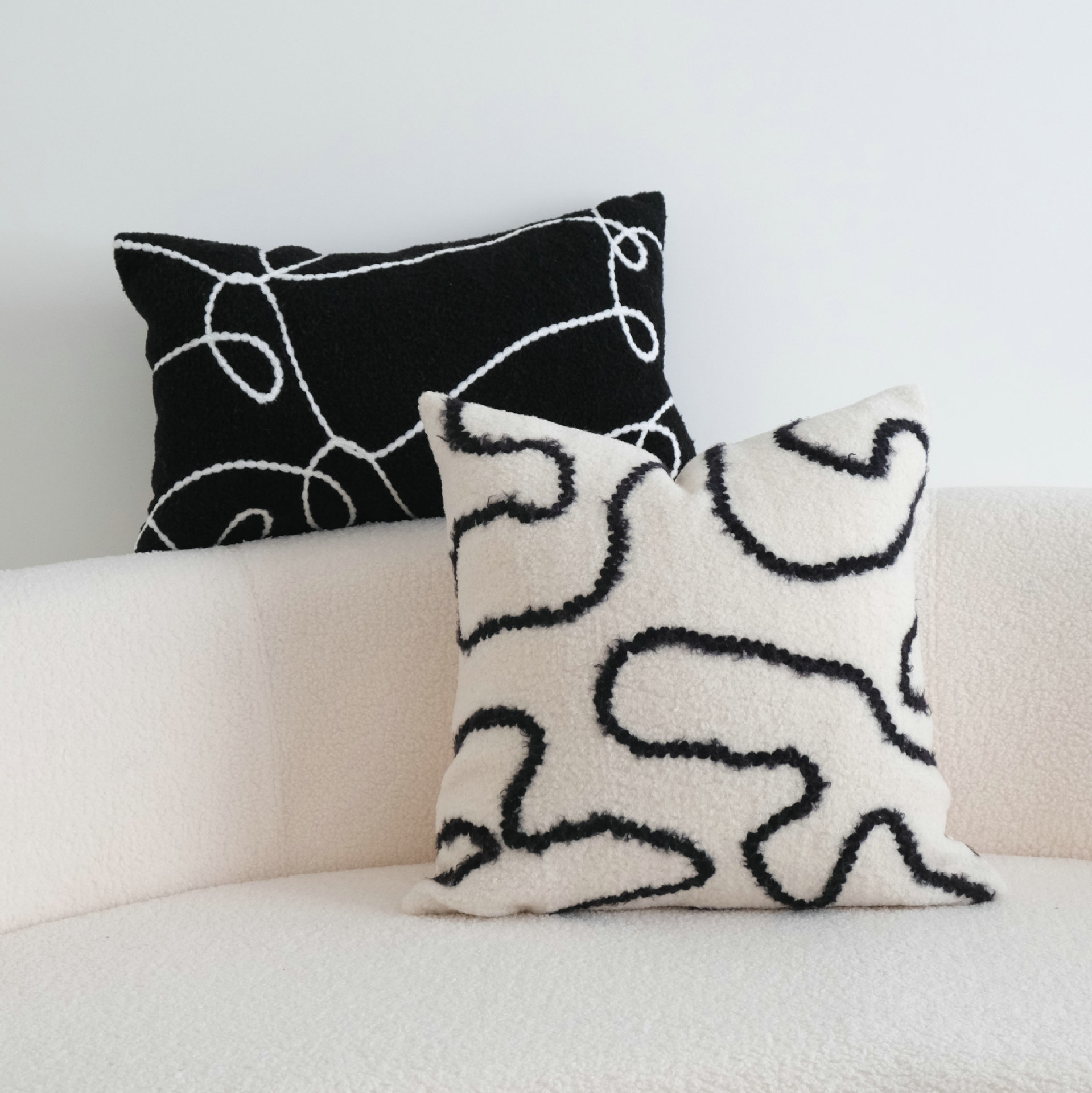 ソファクッション 曲線刺繍アートクッション