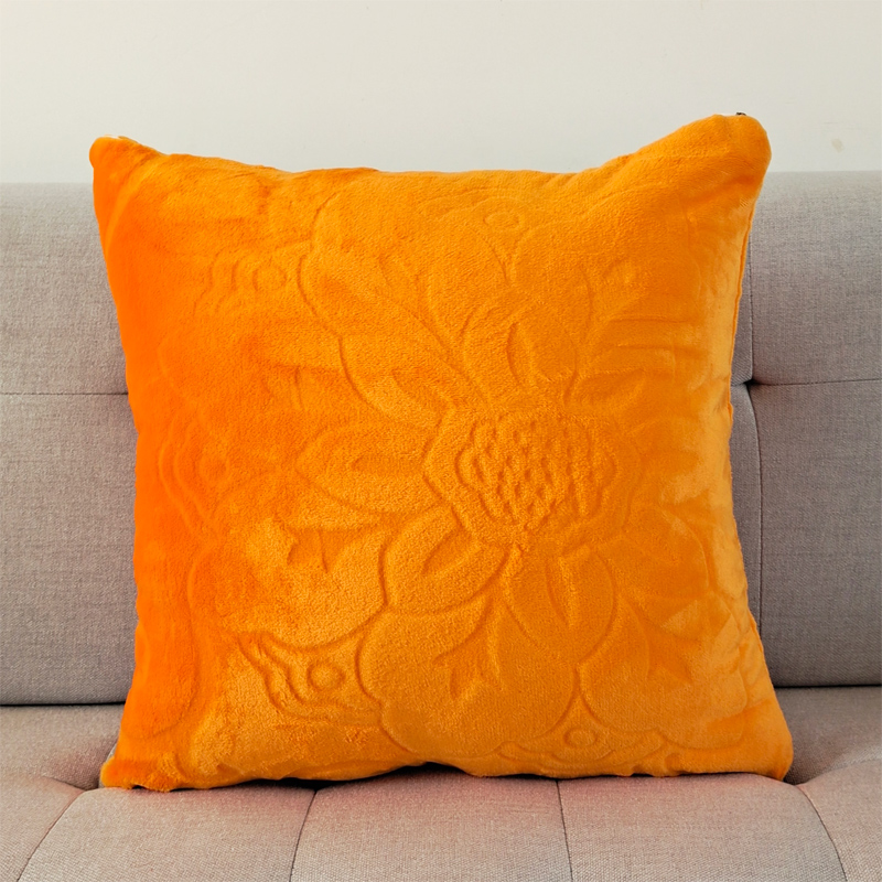 高級感漂う花柄刺繍入りソファクッション