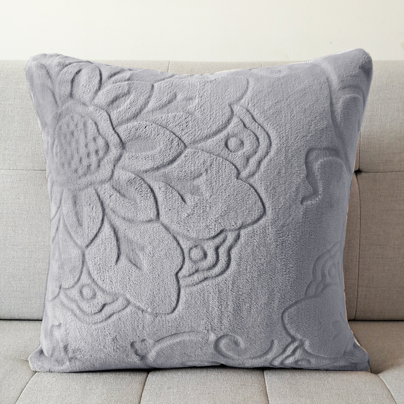 高級感漂う花柄刺繍入りソファクッション