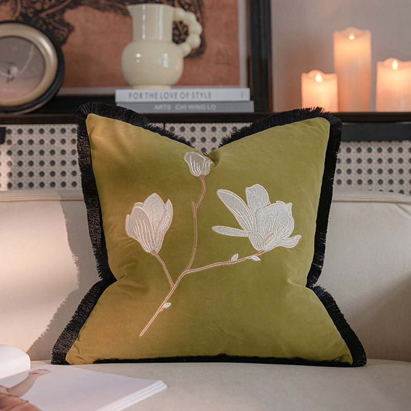 ソファクッション 花と葉刺繍入りラグジュアリークッション