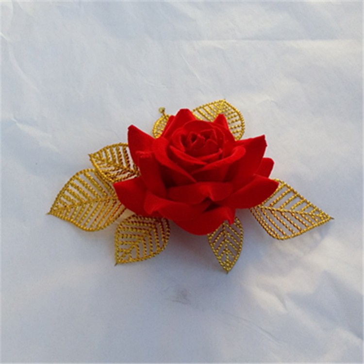 コサージュ 薔薇と金箔葉装飾の華やか胸元コサージュ