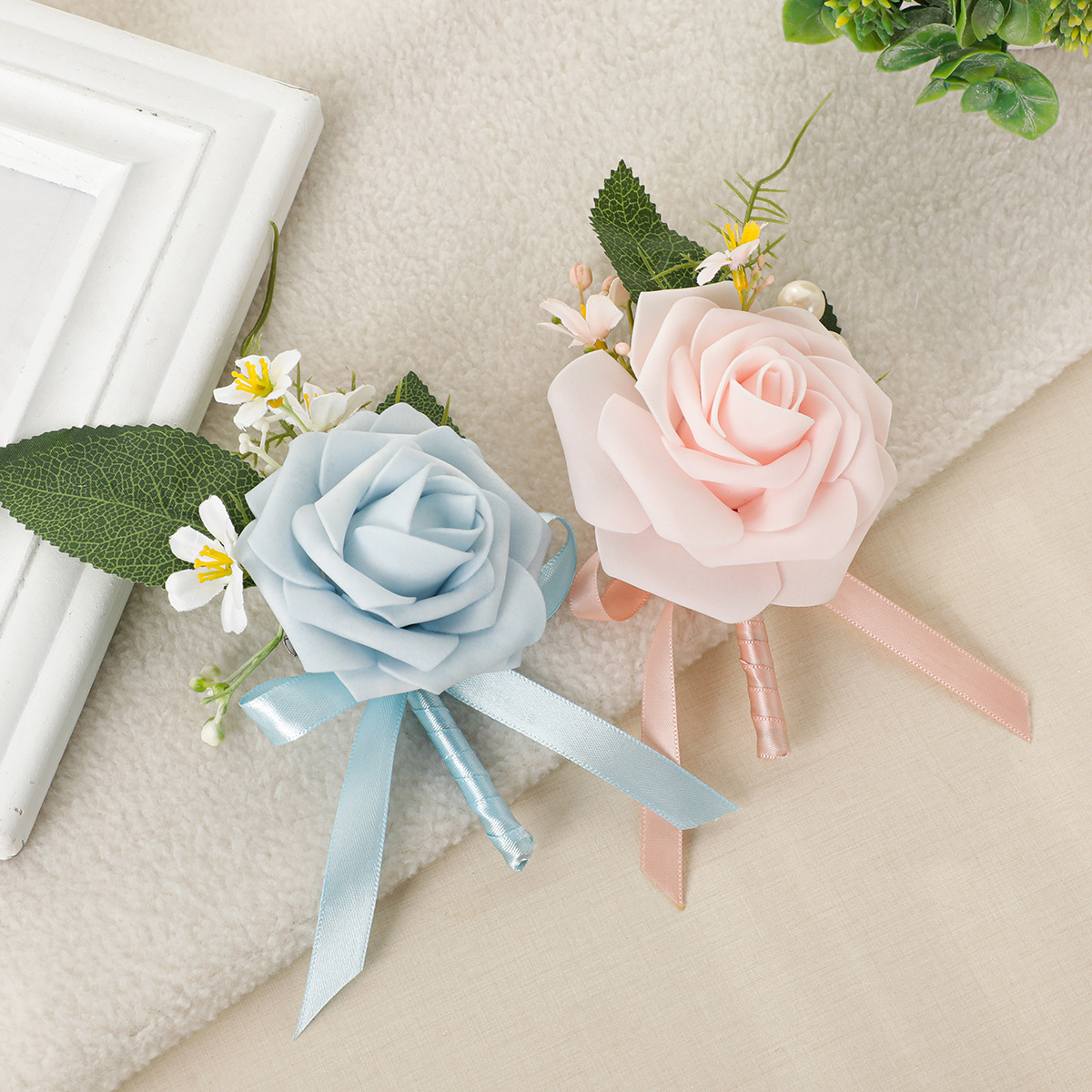 コサージュ 薔薇と小花の上品な胸元飾り