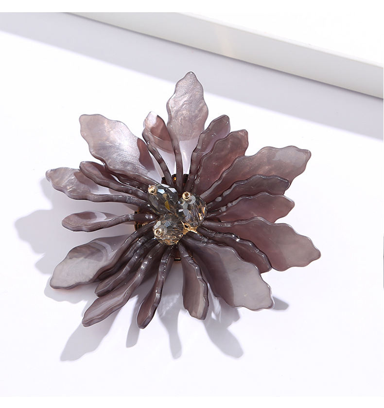透明感溢れる立体花びらコサージュ