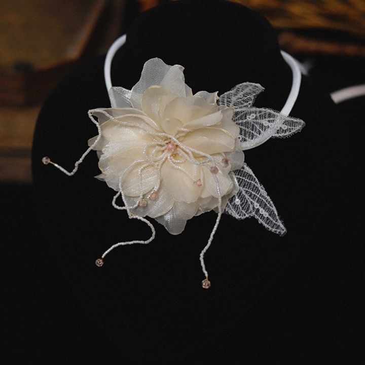 コサージュ 優美な花びらのカチューシャ飾り