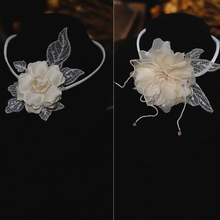 コサージュ 優美な花びらのカチューシャ飾り
