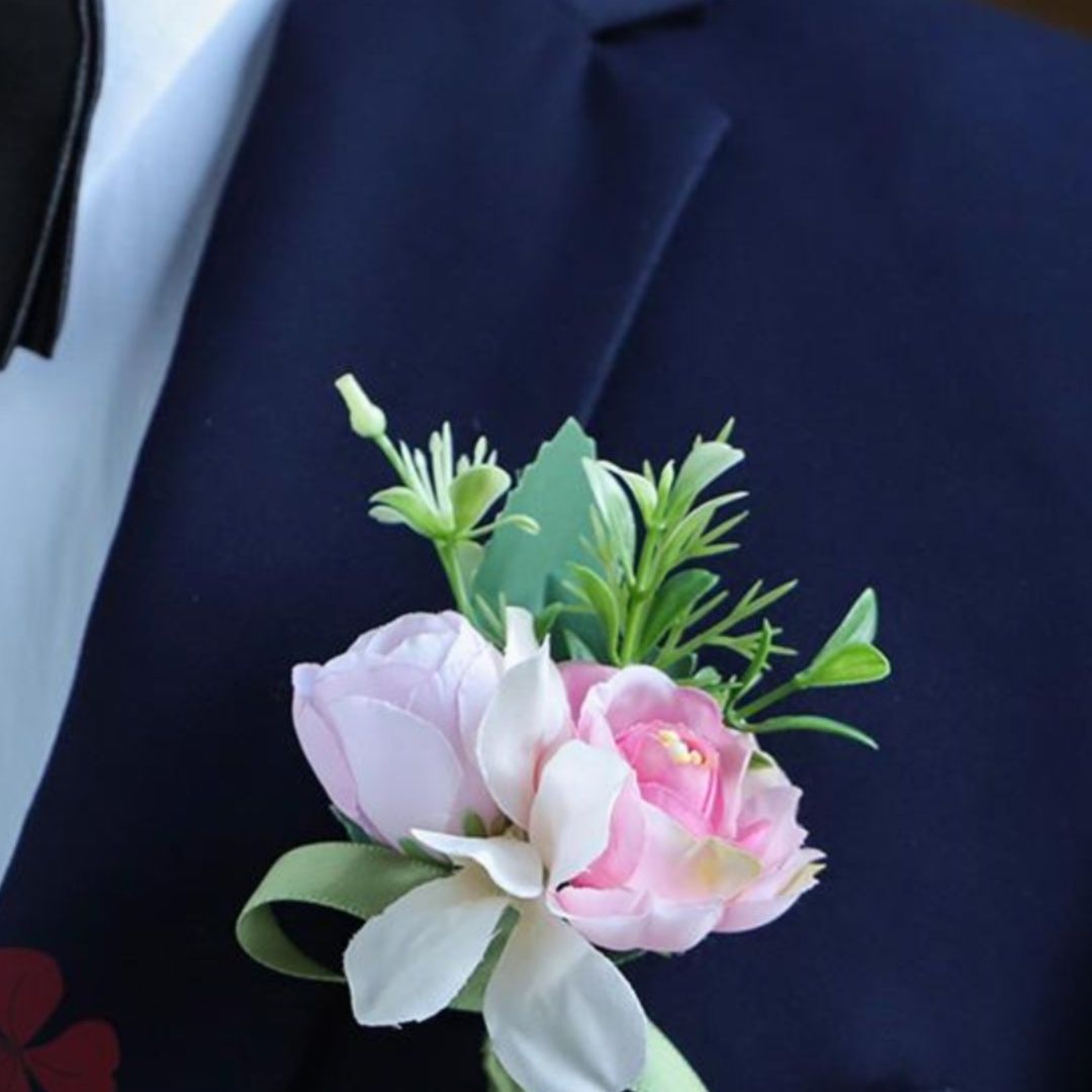 コサージュ 優美な華やぎ 胸元の祝福