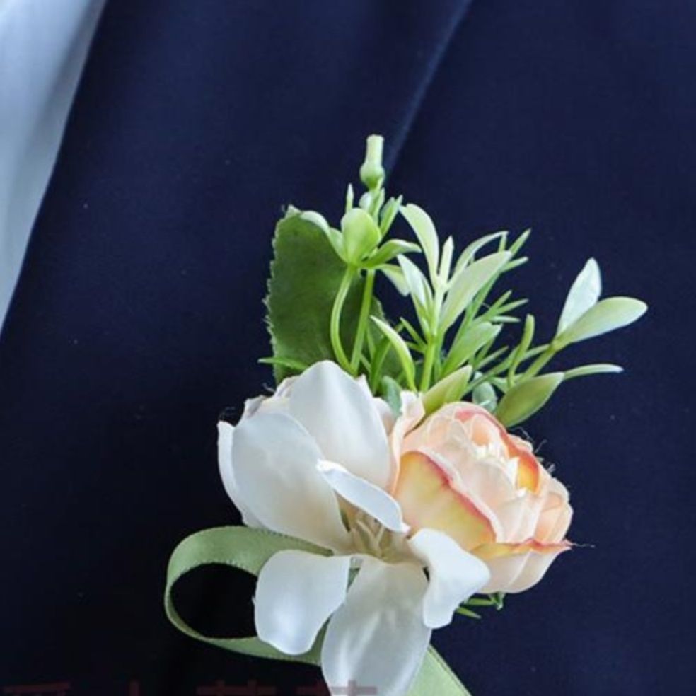 コサージュ 優美な華やぎ 胸元の祝福