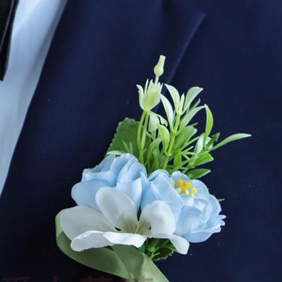 コサージュ 優美な華やぎ 胸元の祝福
