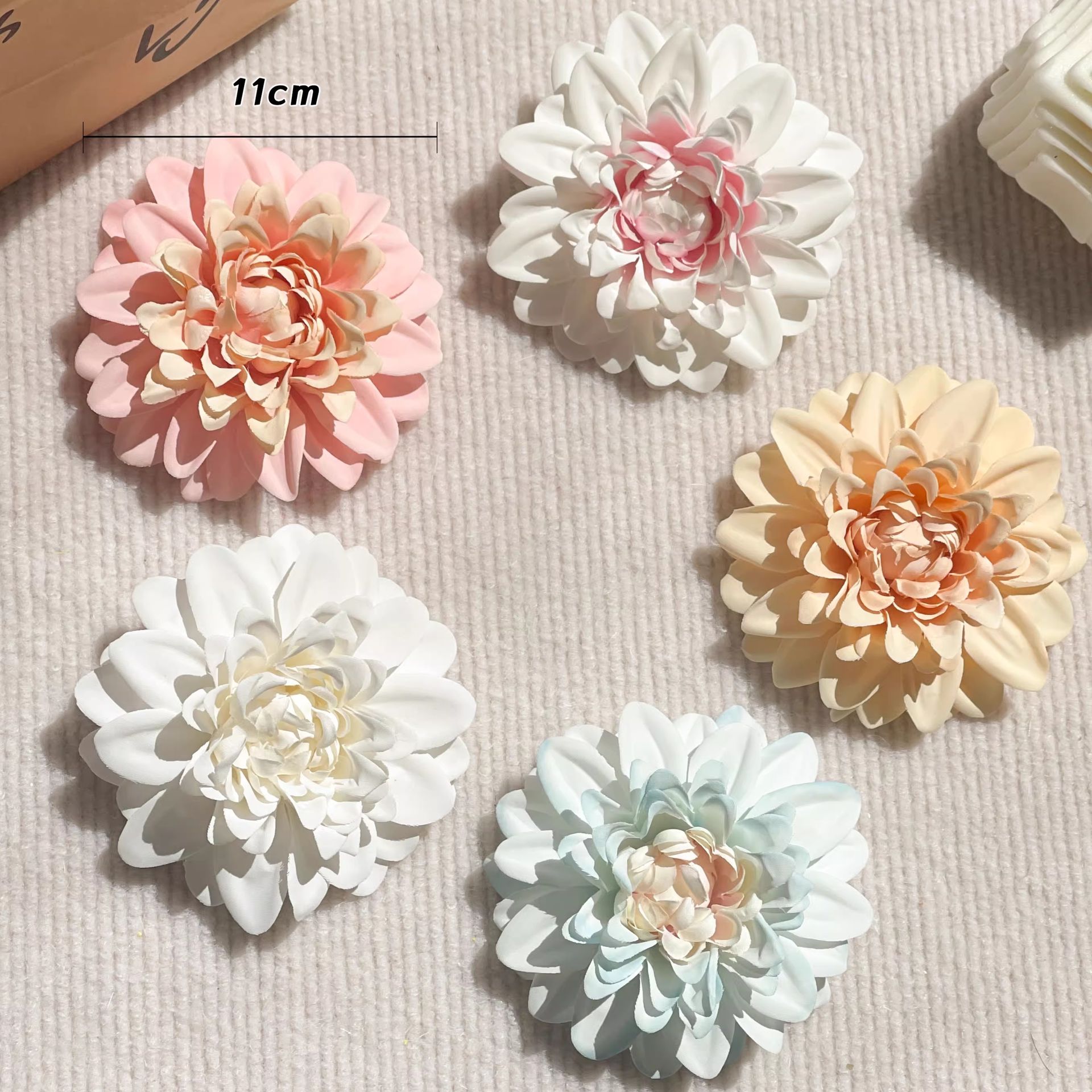 コサージュ 花びら重なる優美なコサージュ