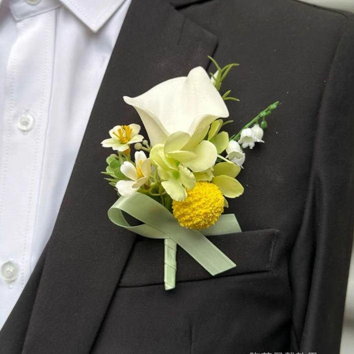 コサージュ 花婿の胸元を彩る季節の花束