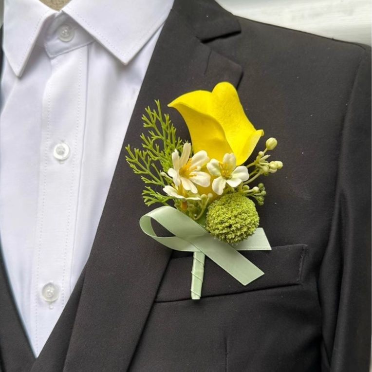 コサージュ 花婿の胸元を彩る季節の花束