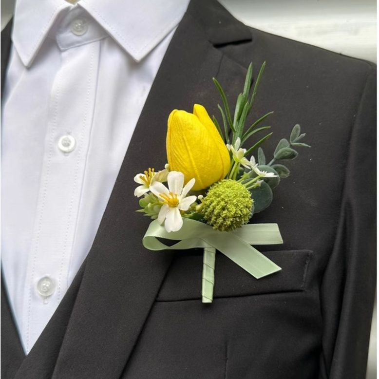 コサージュ 花婿の胸元を彩る季節の花束