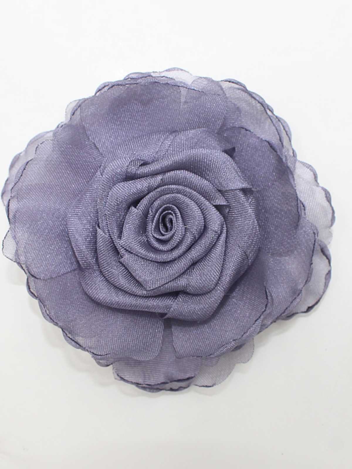 コサージュ 結婚式 上品な花びら ふんわりコサージュ