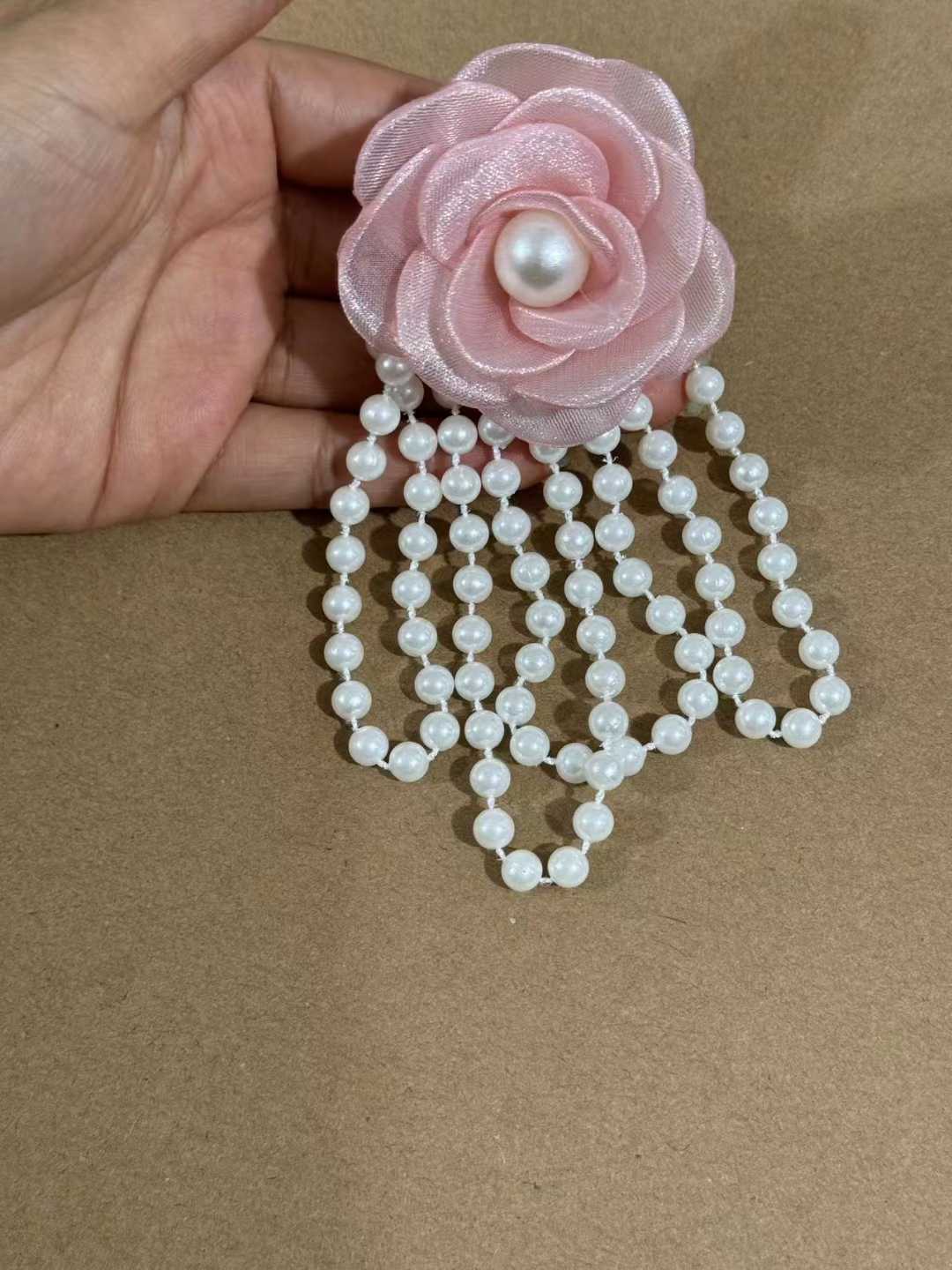 コサージュ 入園式 優雅な花咲く真珠の誘い