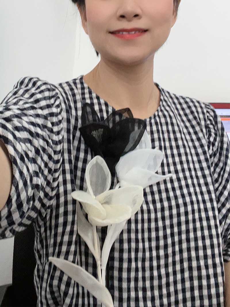 コサージュ 入学式 優美な花びら モノトーン布花コサージュ