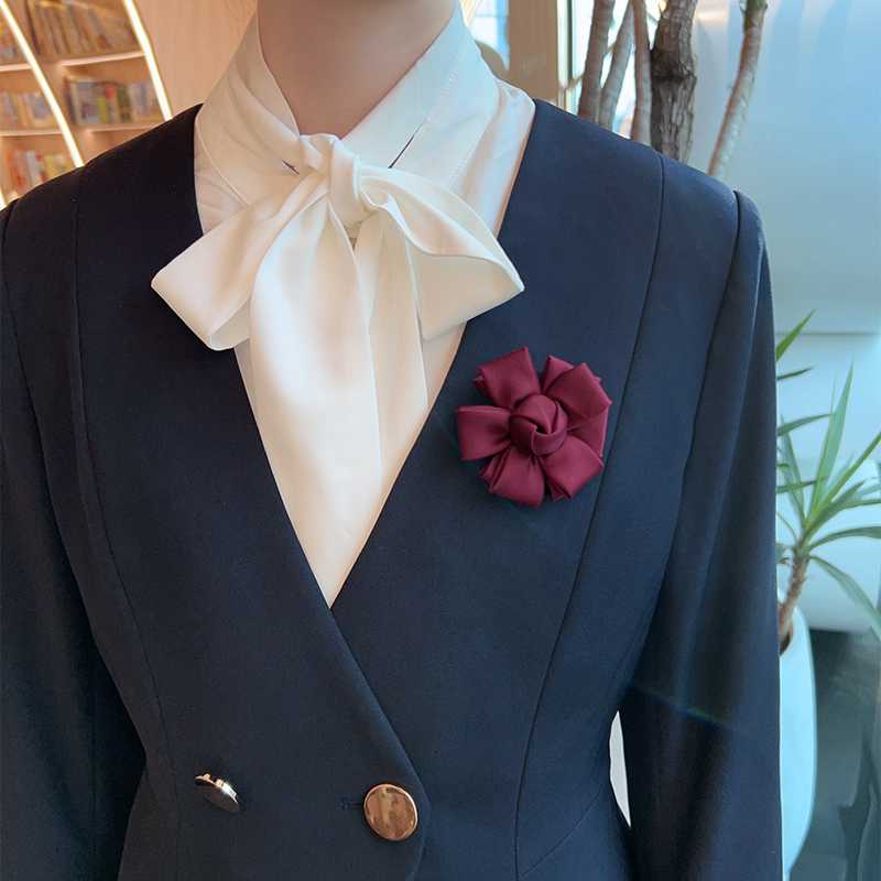 コサージュ 結婚式 上品な花びらフォーマルコサージュ