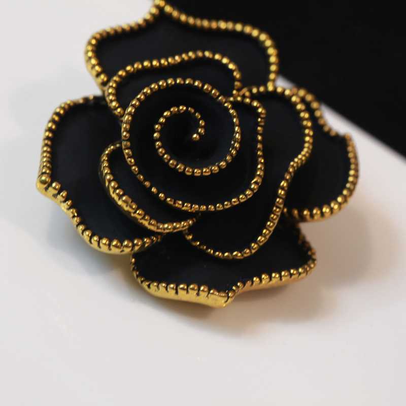 コサージュ 卒園式 高級感溢れる薔薇のコサージュ