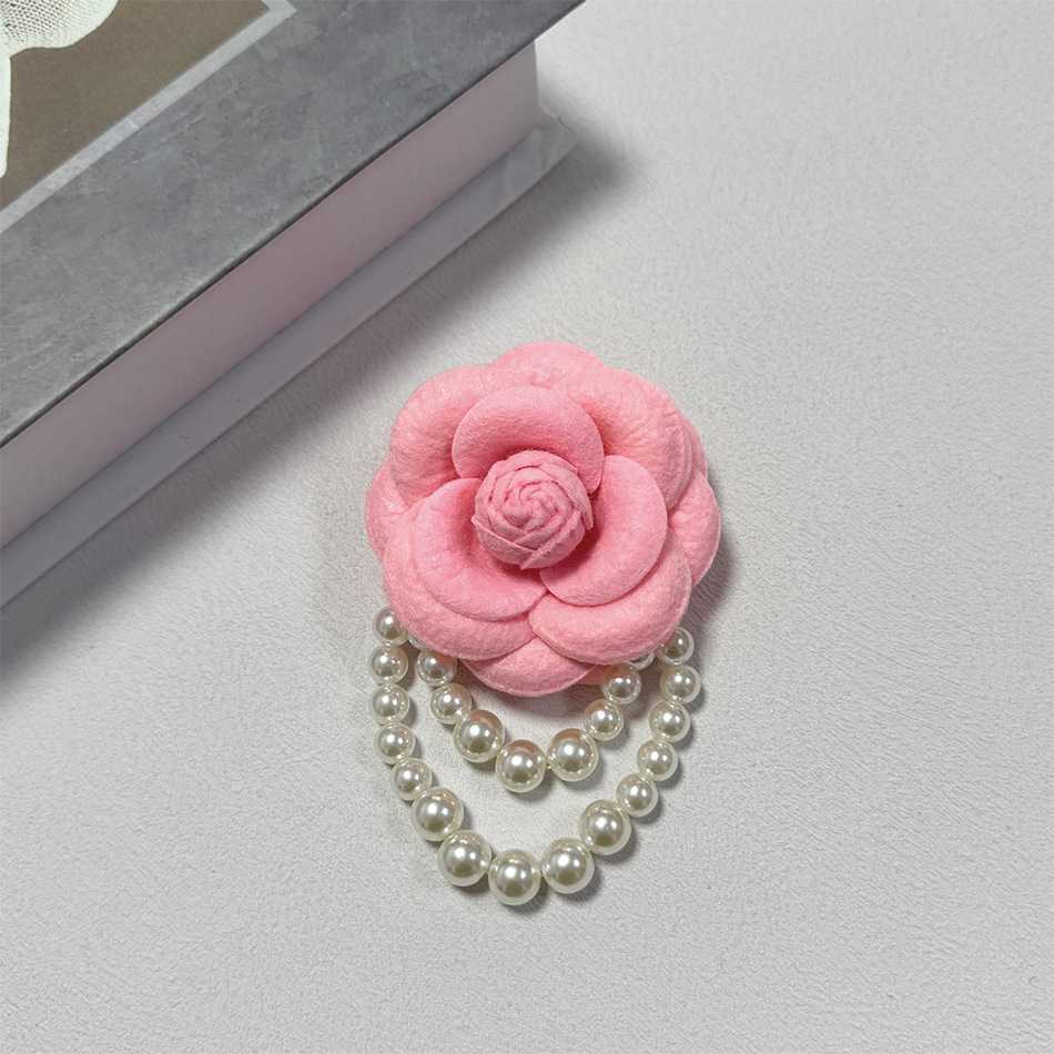コサージュ 入学式 上品な花とパールのブローチ