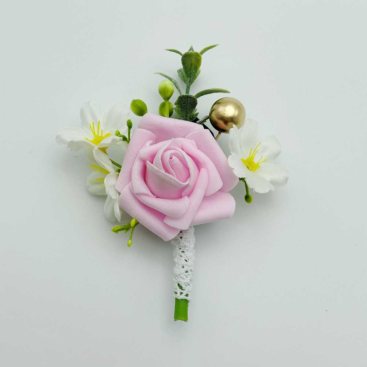 コサージュ 結婚式 優美な花姿 胸元を彩る華やかブーケ