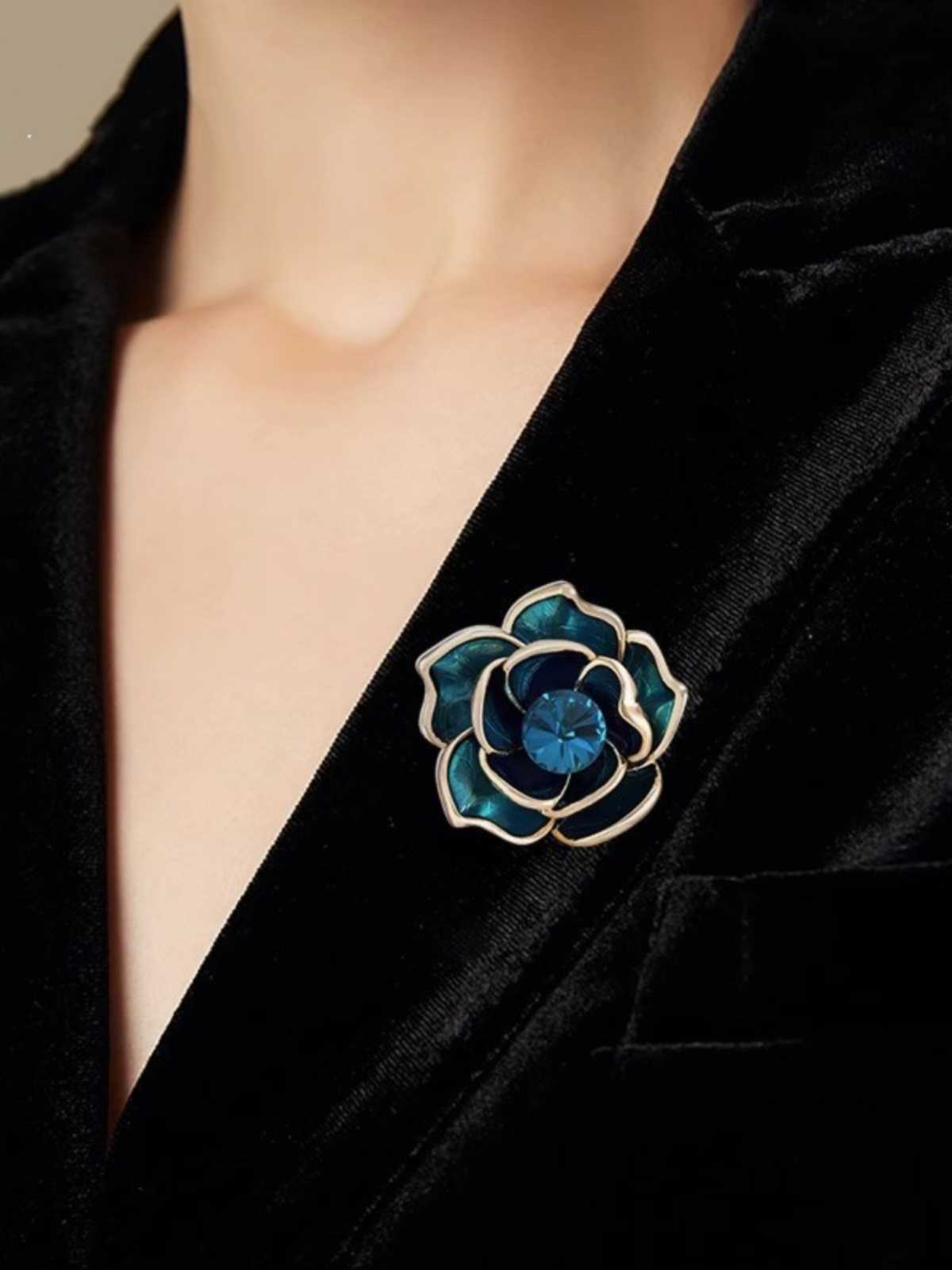 コサージュ 結婚式 花咲く宝石 バラの輝きブローチ