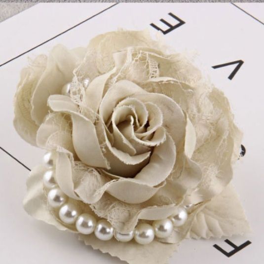 コサージュ 結婚式 薔薇とパール飾りの上品な花束風コサージュ