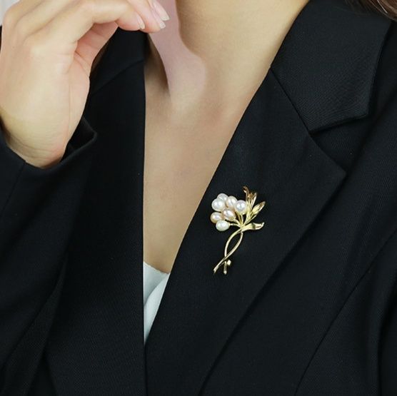 コサージュ 入学式 真珠と金属の花束モチーフ胸元装飾品