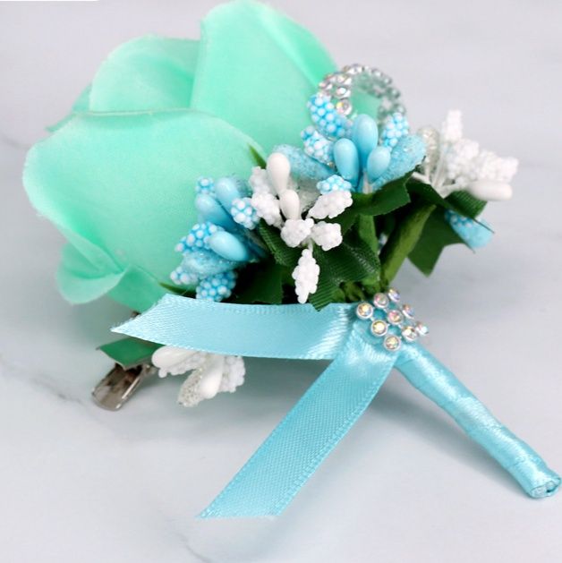 コサージュ 結婚式華やかな薔薇とパール装飾の胸元コサージュ