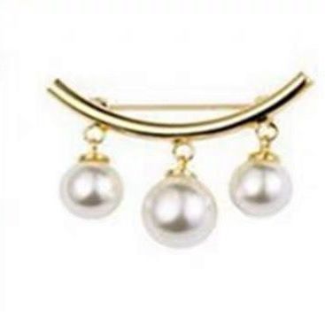 コサージュ入園式 輝石リボンと揺れるパール飾りの上品なブローチコサージュ