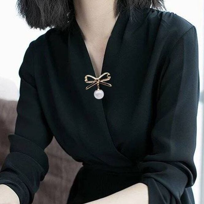 コサージュ入園式 輝石リボンと揺れるパール飾りの上品なブローチコサージュ