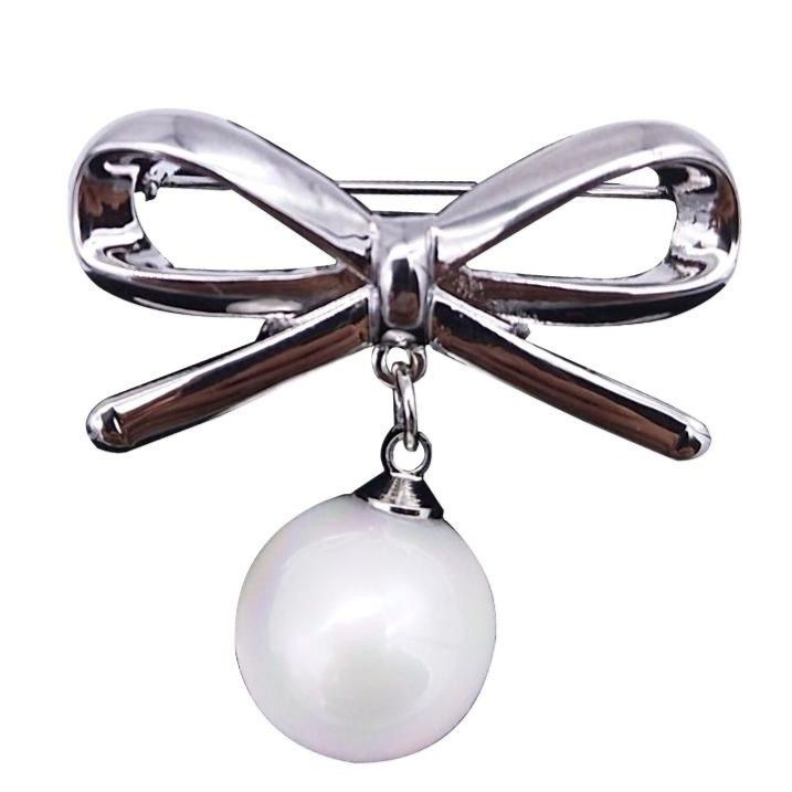 コサージュ入園式 輝石リボンと揺れるパール飾りの上品なブローチコサージュ