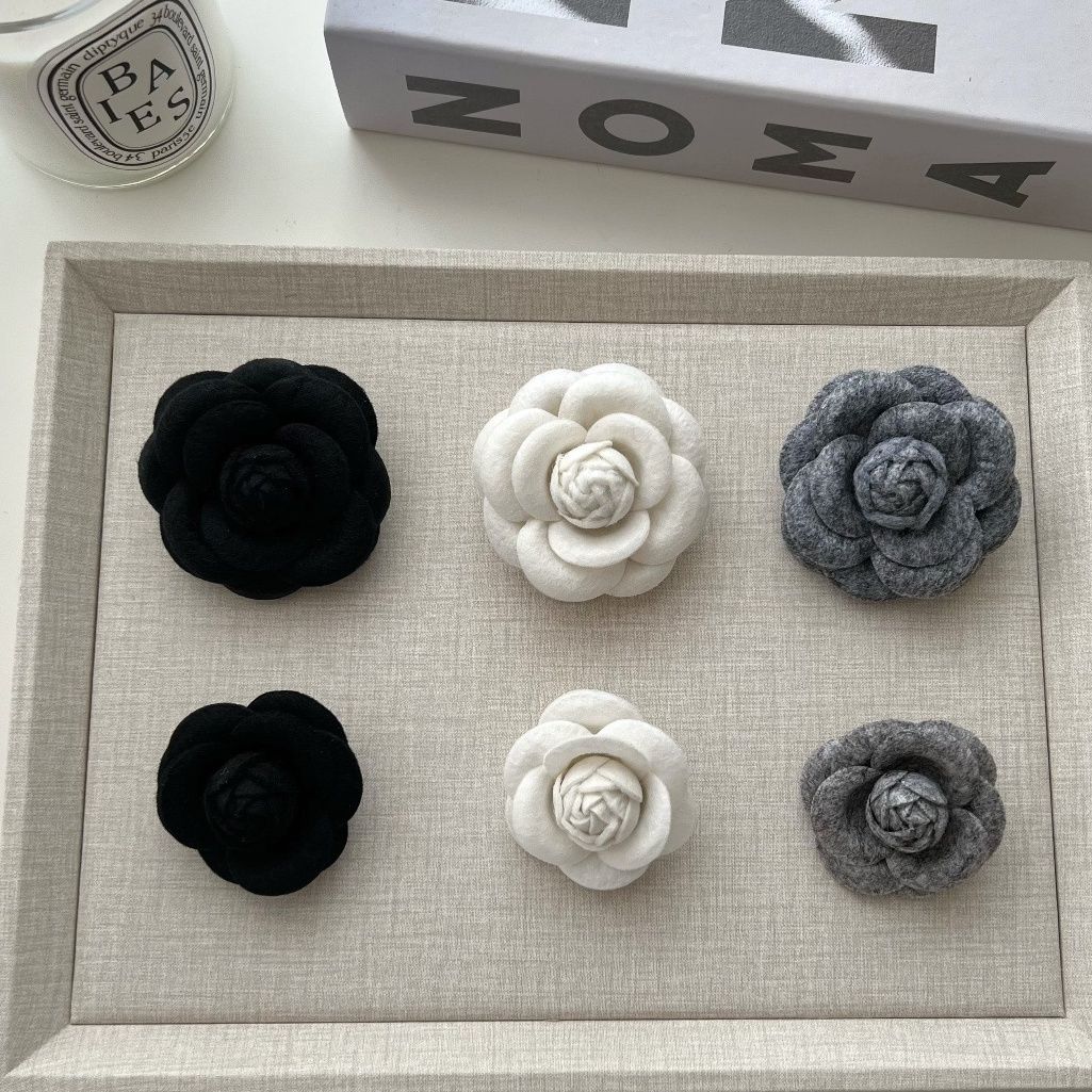 コサージュ 入学式　立体薔薇モチーフの上品フェルト