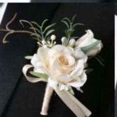 コサージュ 薔薇と小花が華やぐ結婚式用胸元飾り